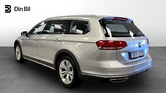 Volkswagen Passat Alltrack 3 of 5