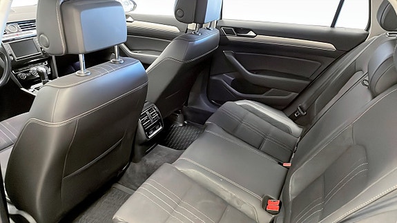 Volkswagen Passat Alltrack 12 of 13