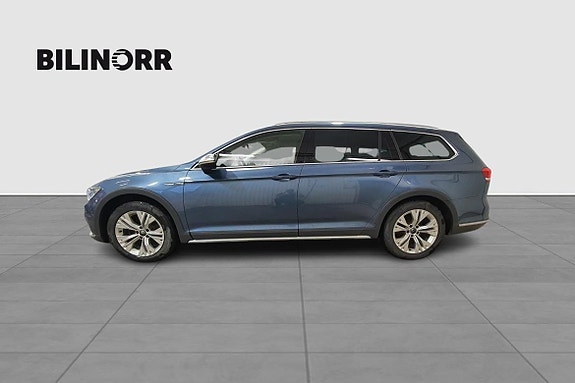 Volkswagen Passat Alltrack 2 of 5