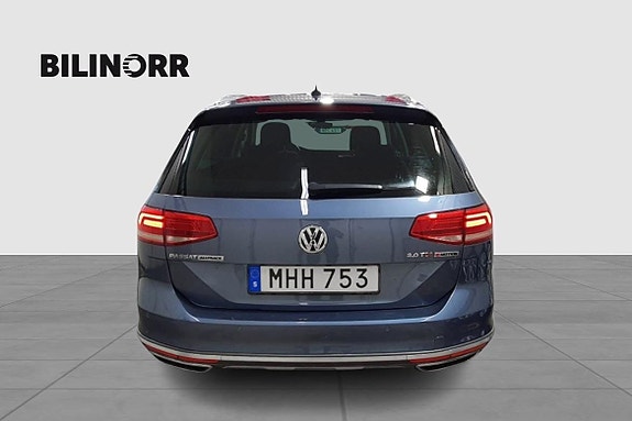 Volkswagen Passat Alltrack 4 of 5