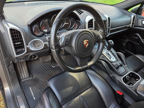 Porsche Cayenne 7 of 12
