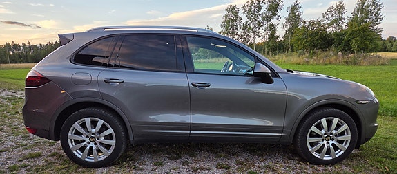 Porsche Cayenne 5 of 12