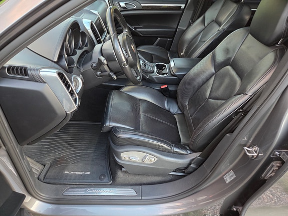Porsche Cayenne 6 of 12