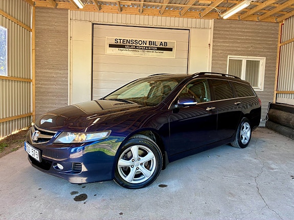 Honda Accord 2 of 5