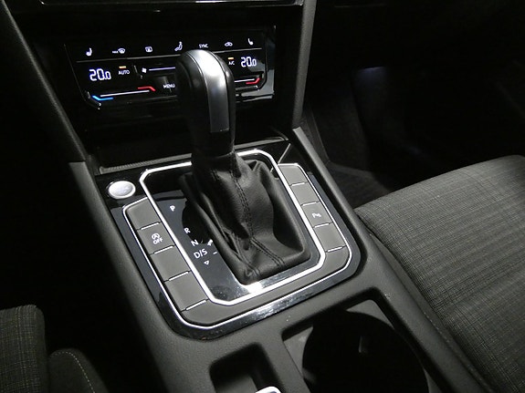 Volkswagen Passat 18 of 26