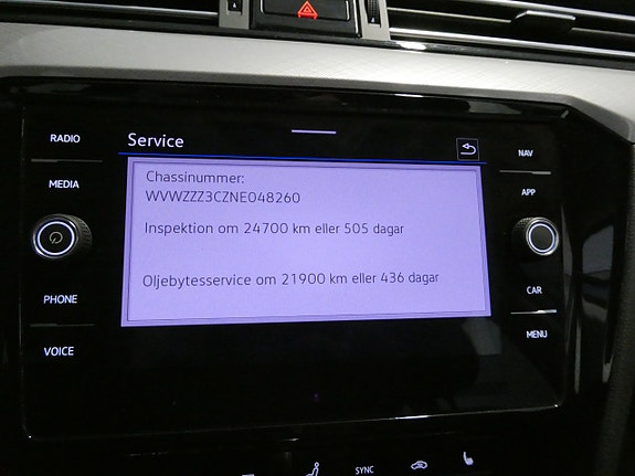 Volkswagen Passat 22 of 26