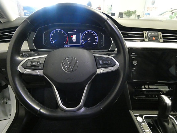 Volkswagen Passat 15 of 26