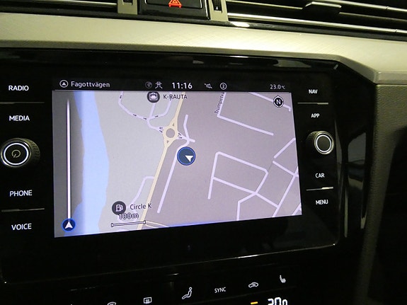 Volkswagen Passat 17 of 26