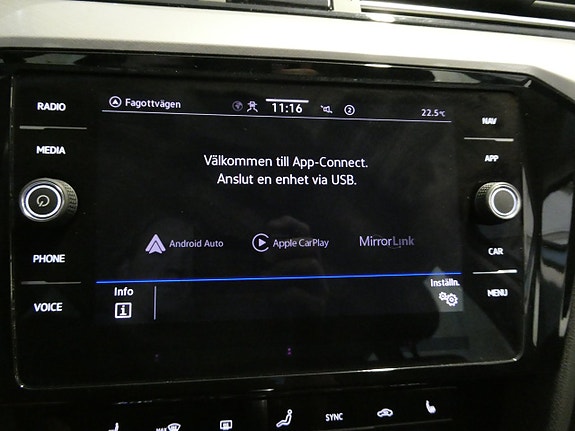 Volkswagen Passat 21 of 26