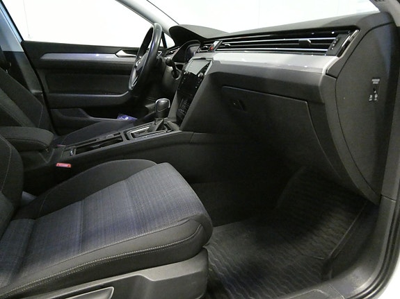 Volkswagen Passat 14 of 26