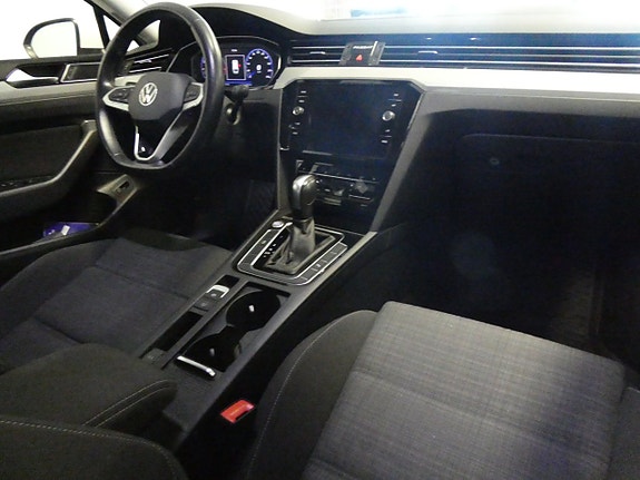 Volkswagen Passat 13 of 26