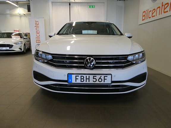 Volkswagen Passat 10 of 26