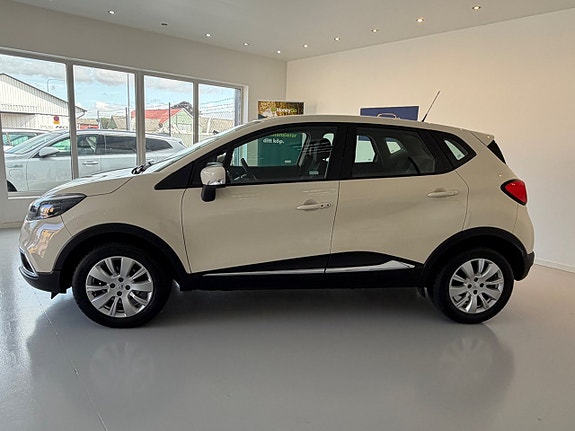 Renault Captur 3 of 5