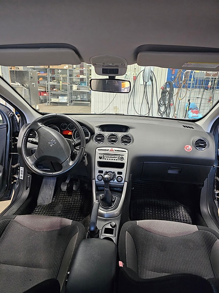 Peugeot 308 4 of 5