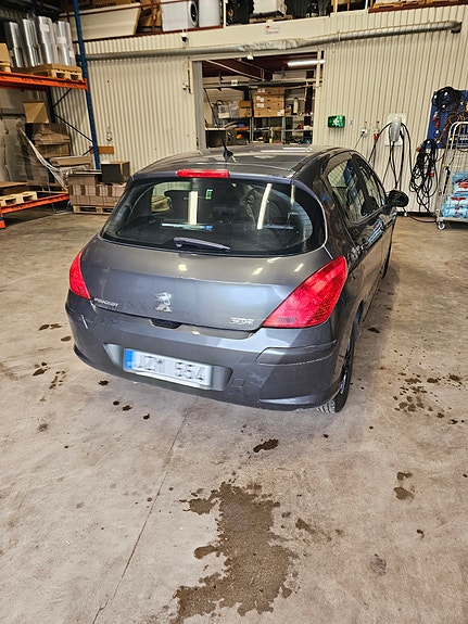 Peugeot 308 3 of 5