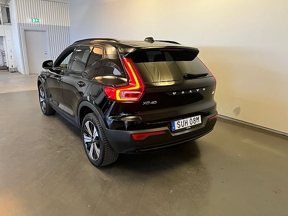 Volvo XC40 3 of 13