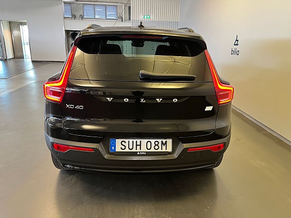 Volvo XC40 4 of 13