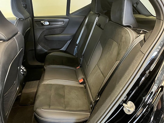 Volvo XC40 8 of 13