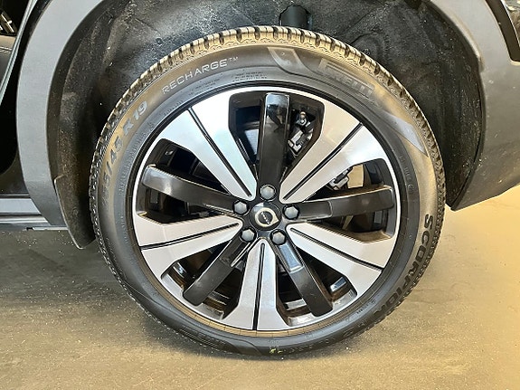 Volvo XC40 10 of 13