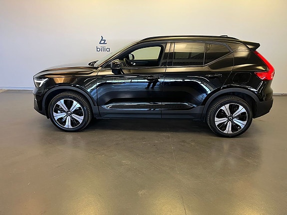 Volvo XC40 2 of 13