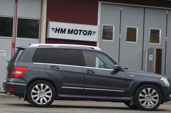 Mercedes-Benz GLK220 2 of 20