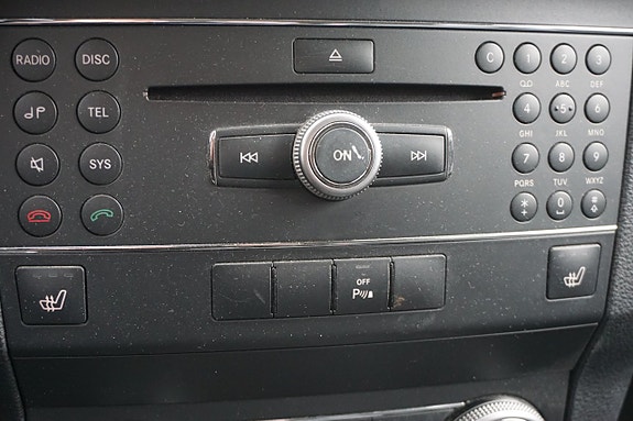 Mercedes-Benz GLK220 12 of 20