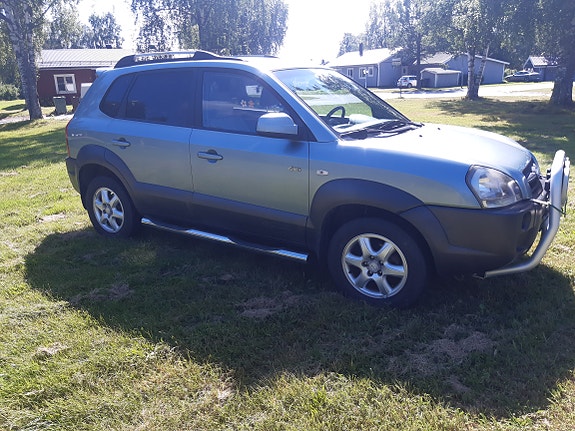 Hyundai Tucson 2 of 3