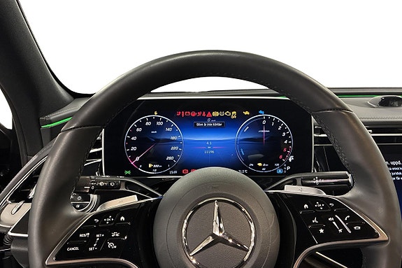 Mercedes-Benz E300 de 6 of 16