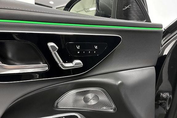 Mercedes-Benz E300 de 15 of 16