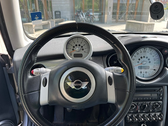 MINI Cooper 17 of 22