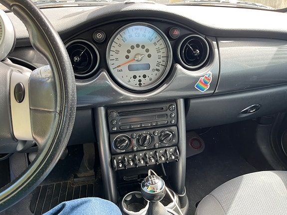 MINI Cooper 16 of 22
