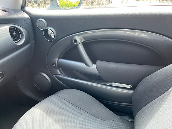 MINI Cooper 15 of 22