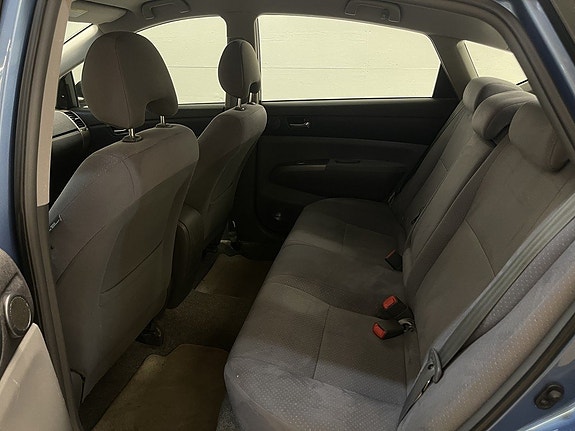 Toyota Prius 6 of 17