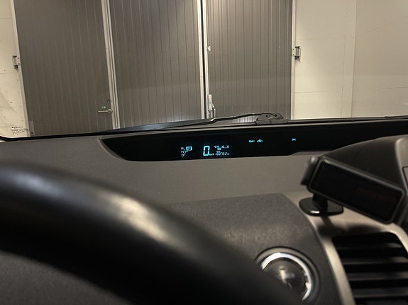 Toyota Prius 12 of 17