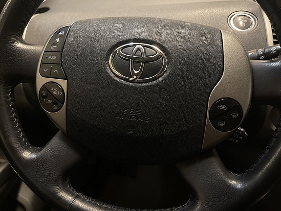 Toyota Prius 15 of 17