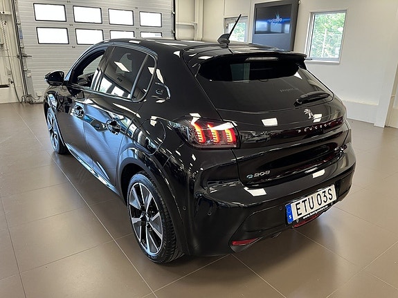 Peugeot e-208 3 of 5