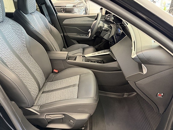 Peugeot e-208 30 of 30