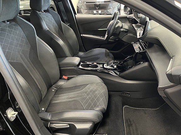 Peugeot e-208 13 of 30