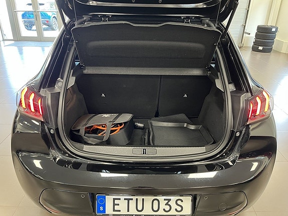 Peugeot e-208 9 of 30