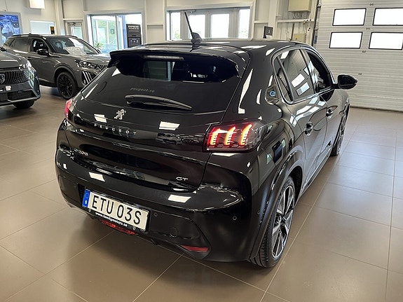 Peugeot e-208 4 of 5