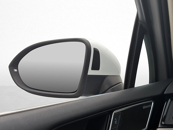 Volkswagen Passat 13 of 30
