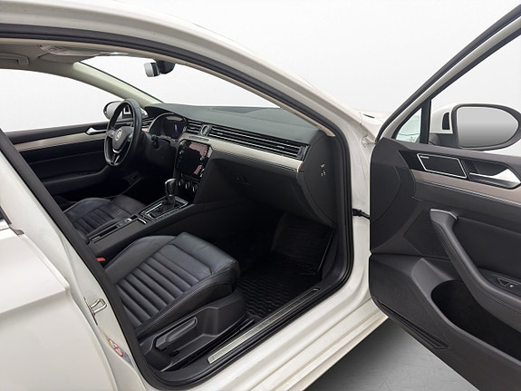 Volkswagen Passat 26 of 30