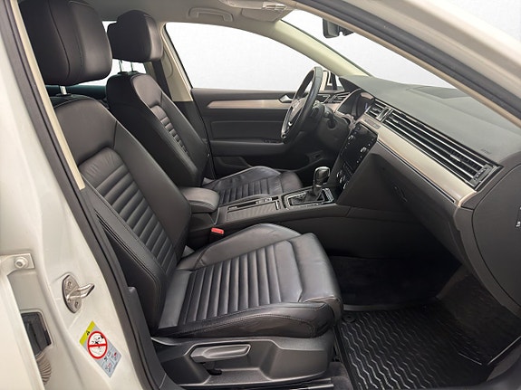Volkswagen Passat 25 of 30