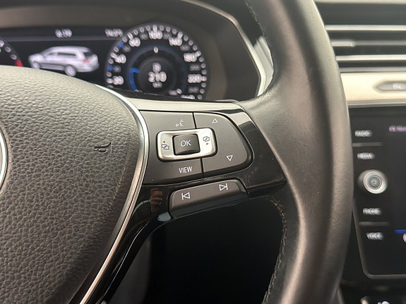 Volkswagen Passat 18 of 30