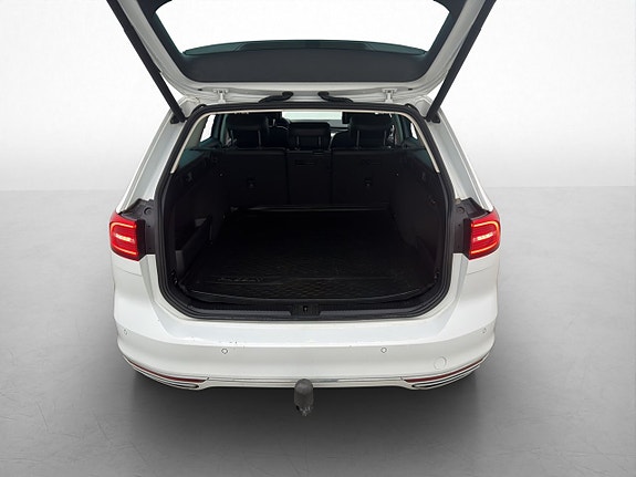 Volkswagen Passat 28 of 30