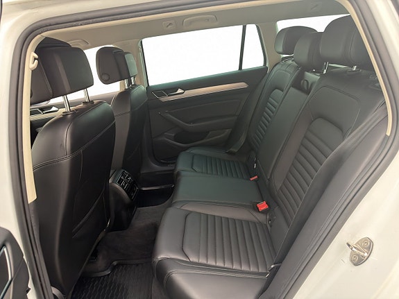 Volkswagen Passat 27 of 30