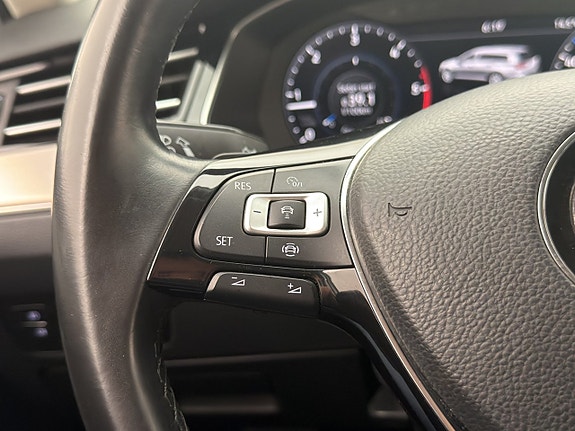 Volkswagen Passat 16 of 30