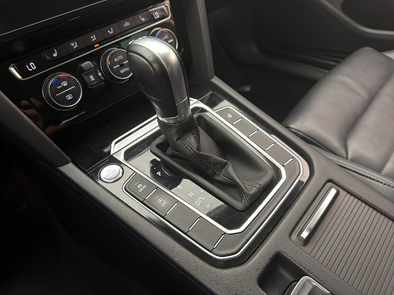 Volkswagen Passat 24 of 30