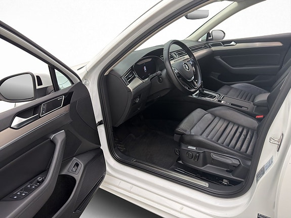 Volkswagen Passat 11 of 30