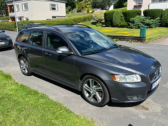 Volvo V50 4 of 5